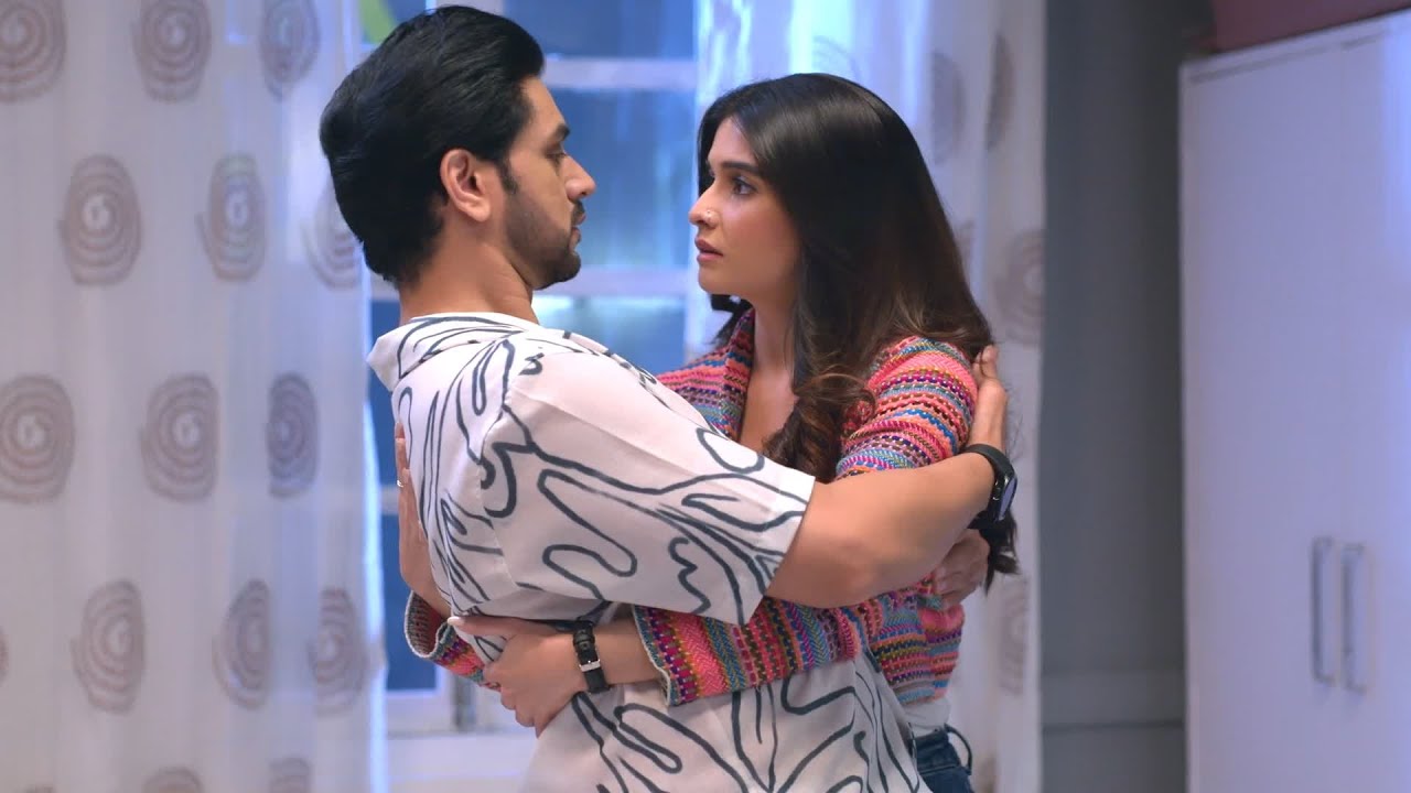 GHKKPM : NEW PROMO : Ishaan and Savi Gets Locked in Hostel Room.