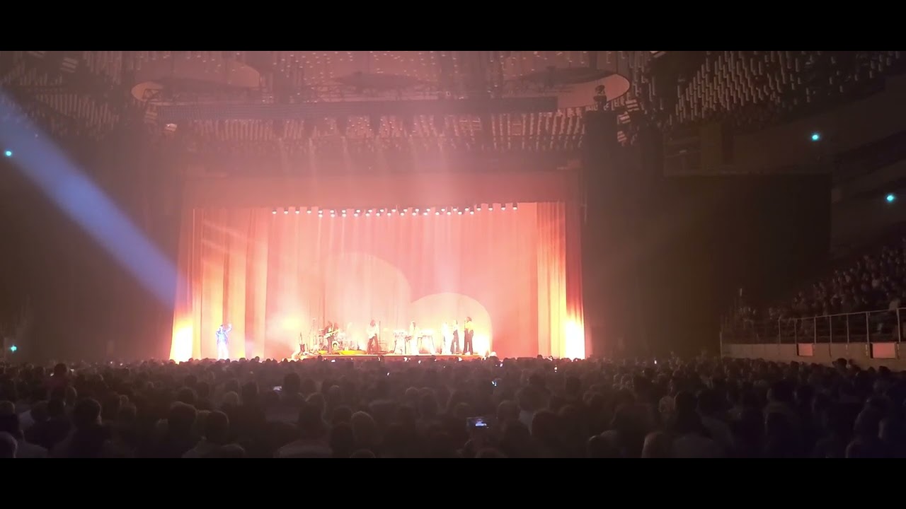 Nue - Clara Luciani - Brest 26.01.2023 Live Respire encore tour
