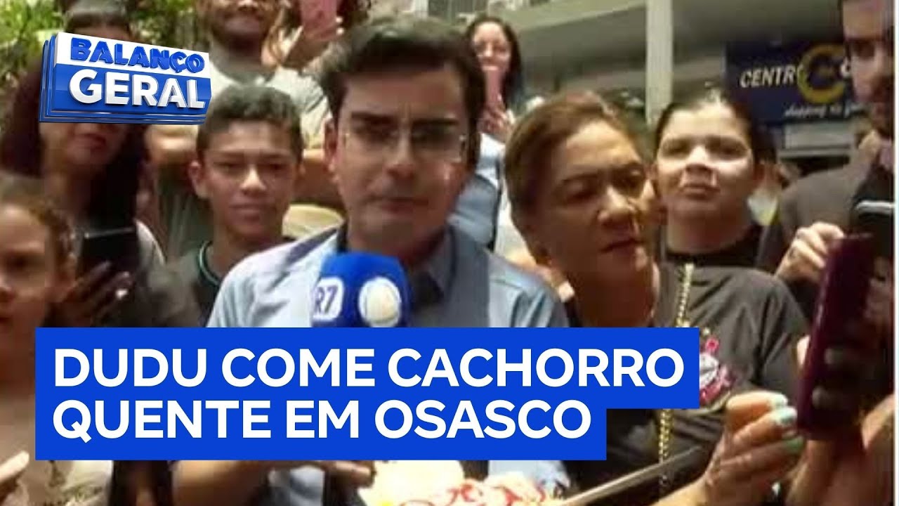 Dudu Camargo experimenta cachorro-quente e outras iguarias no Calçadão de Osasco (SP)