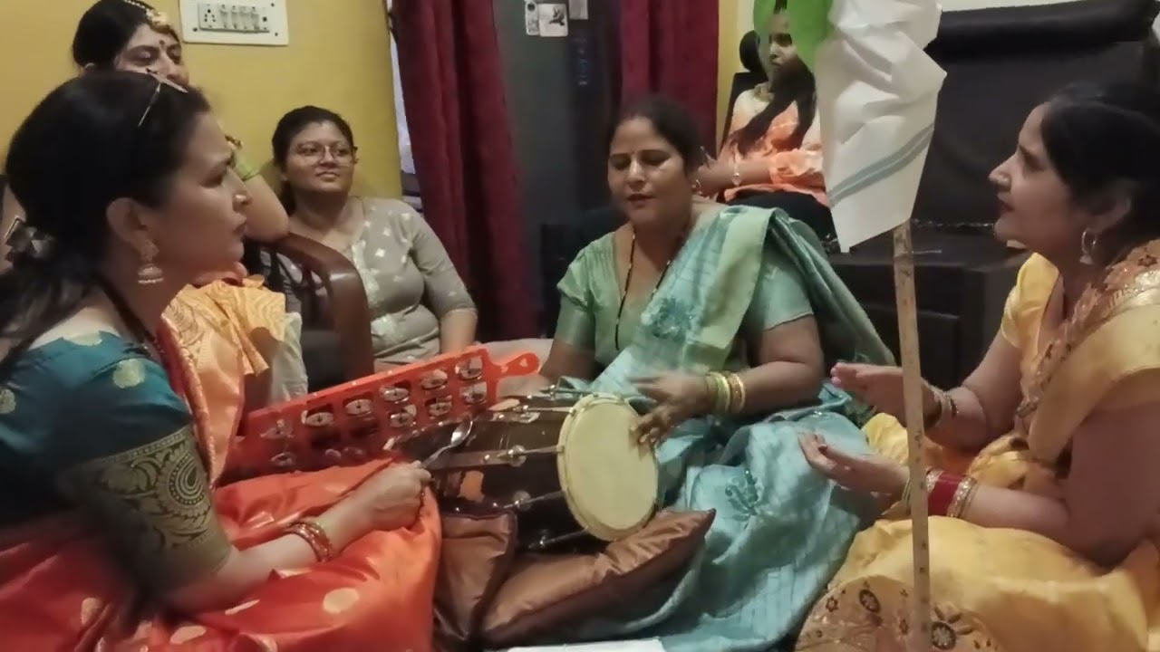 बन्नी गीत💫😘#बरनी है नादान कंगन कहीं खेल में खोया😱😱#💫💓🥰#wedding#haldi movement trending video#pleases