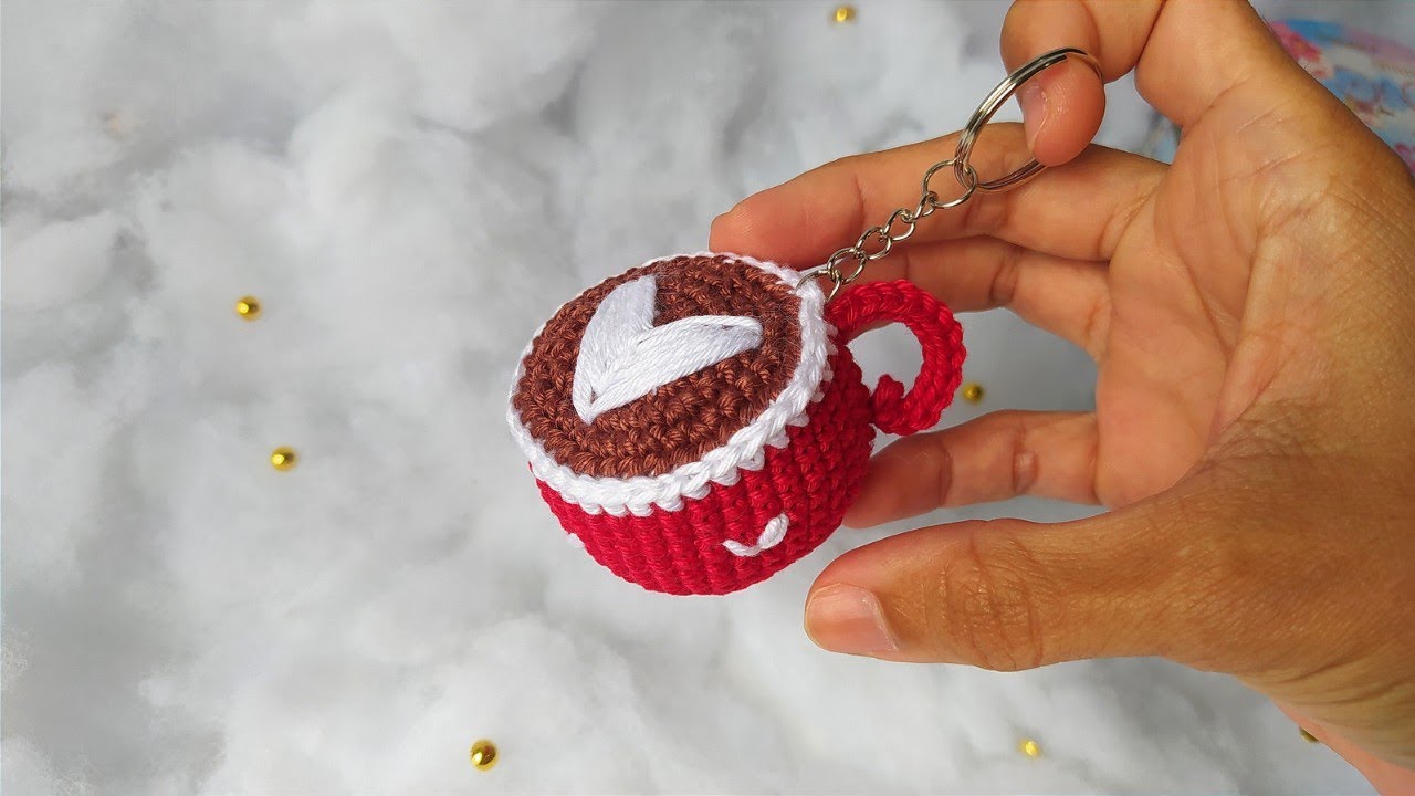 Брелок в виде чашки для кофе крючком — бестселлер ☕ (с субтитрами)