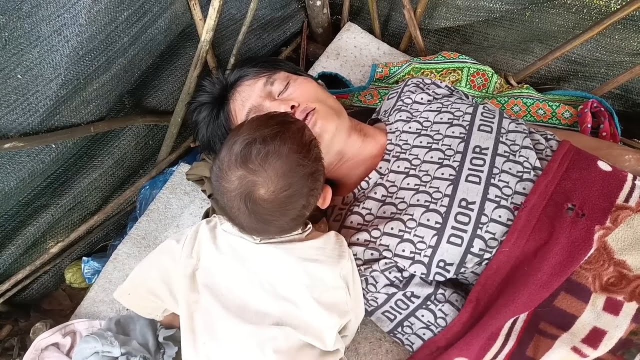 3 year old orphan boy had to take care of his old father and younger brother1