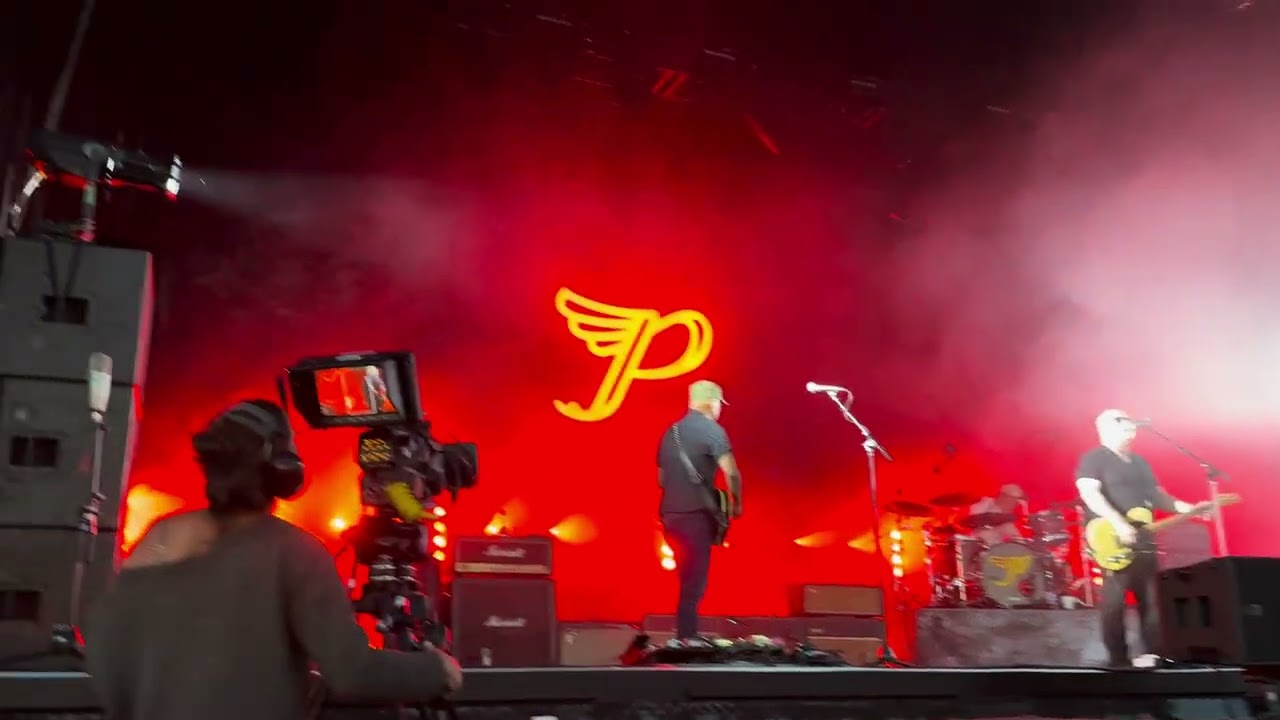 THE PIXIES - Monkey Gone To Heaven / Debaser (live @ „Musik im Park“ Schlossgarten Schwetzingen GER)