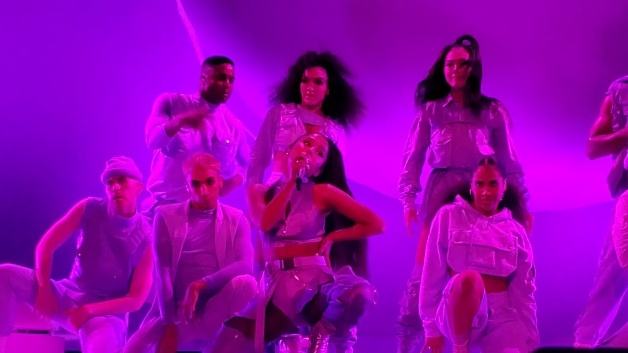 Ariana Grande - Make Up (Sweetener World Tour, Vancouver)