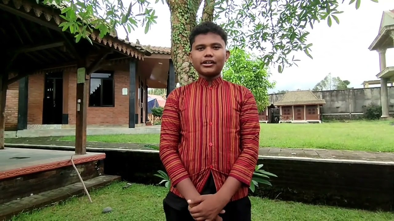 MEMPERKENALKAN PAKAIAN ADAT DARI JAWA TENGAH 