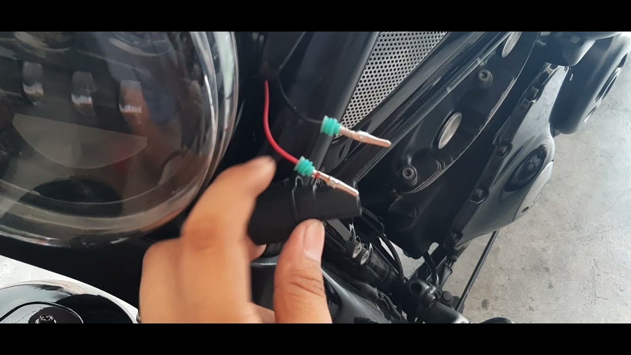 Harley V-Rod con falla eléctrica en el faro | No lo creerás!