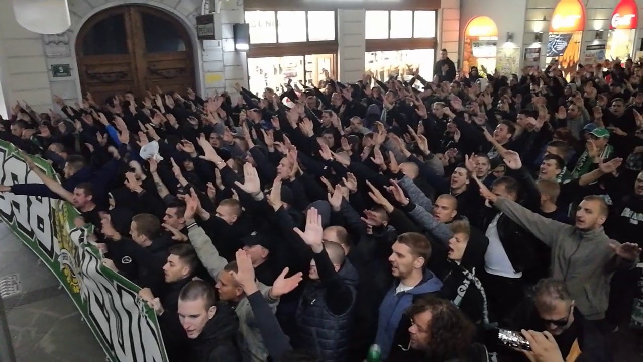 Navijači iz skupine Green Dragons praznujejo 30 let