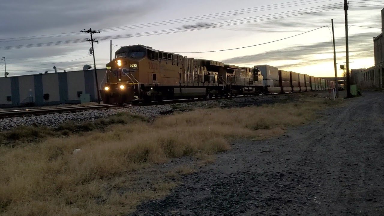 Railfanning in Central El Paso in El Paso, TX (Ft. BNSF) 12/18/2021