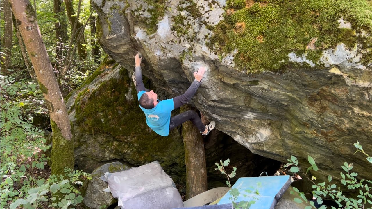Rioup&eacute;roux Bouldering : Requiem for a dream (d&eacute;part assis) 8a