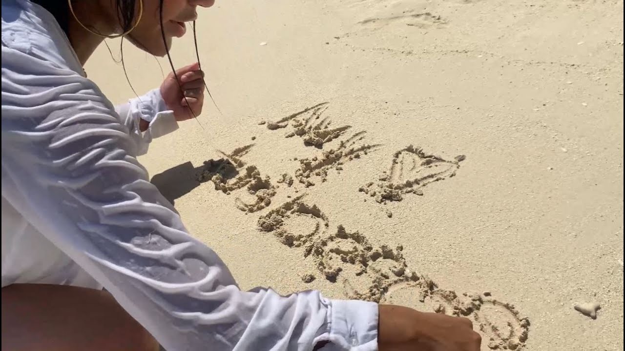 AVY - Tus Besos (Video Oficial)