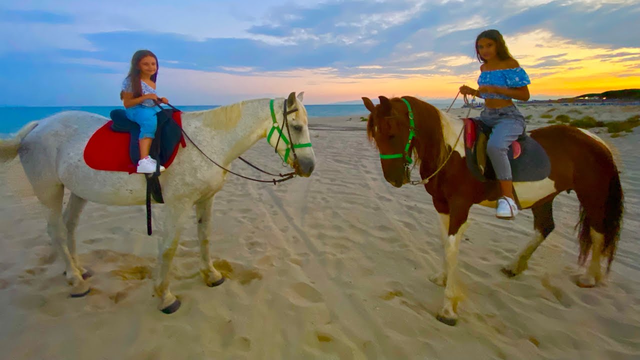ANDIAMO a CAVALLO sulla SPIAGGIA al Tramonto 🌅🐎 VLOG in VACANZA