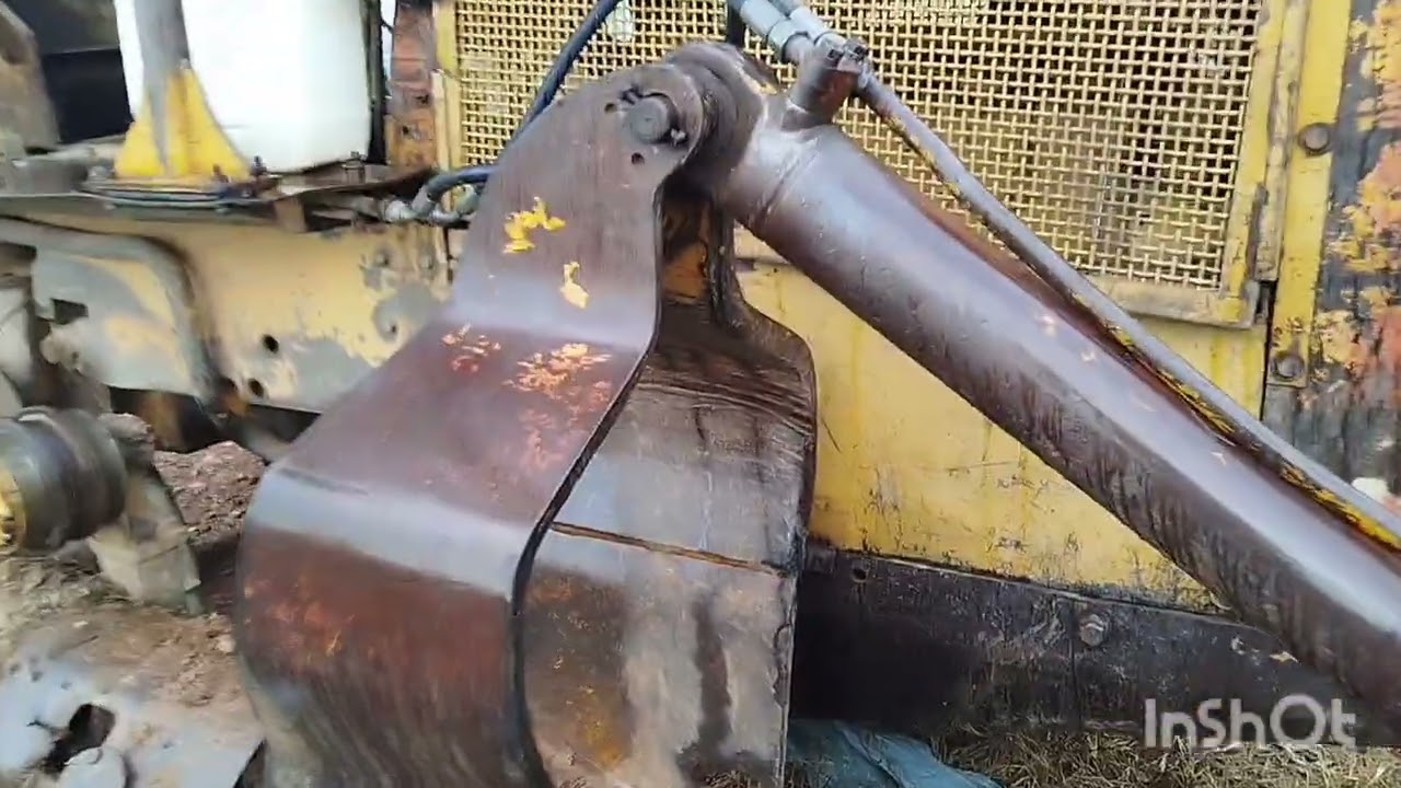 Solda em trator esteira e roçadeira! Na fazenda!!