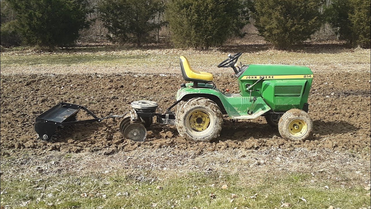 disking with my 1975 john deere 214 hydraulic lift and brinly sleeve hitch disk