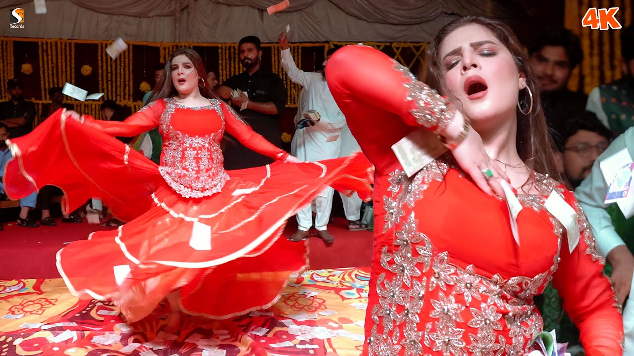 Raat Guzardi Jaandi Aey, Chahat Baloch Mujra Dance Performance, 4K Video SGRecords 2025