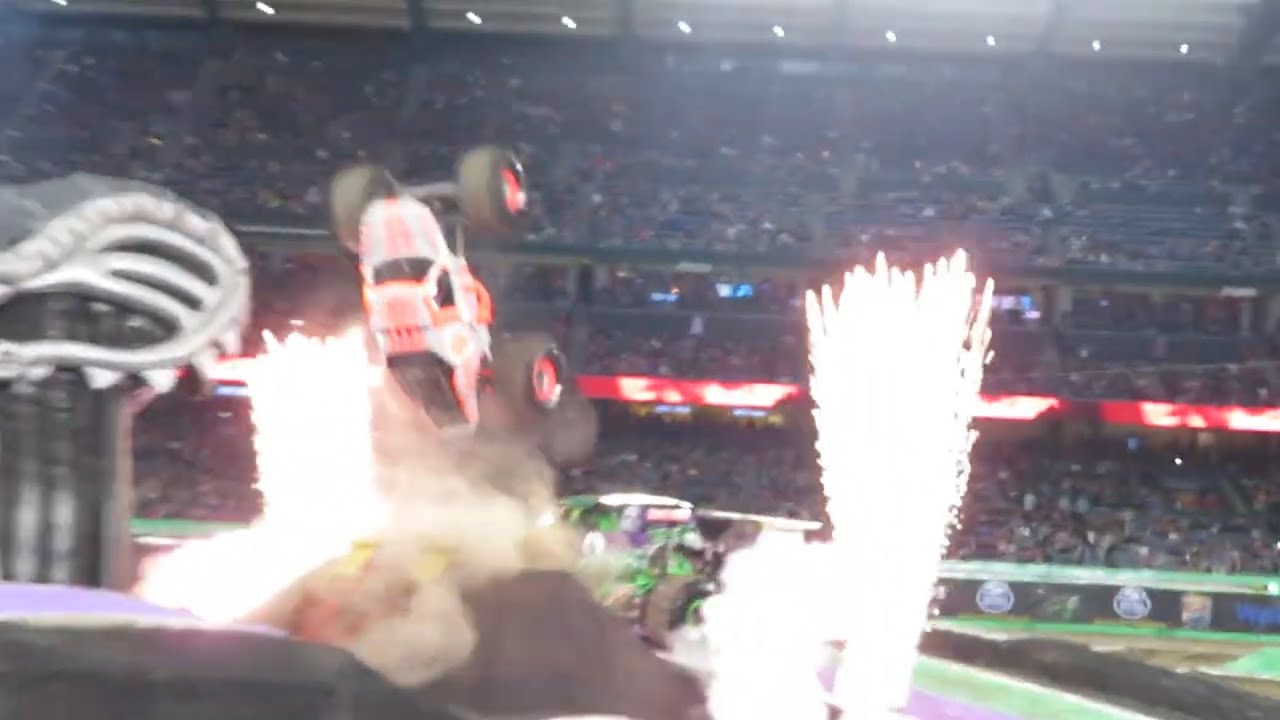 ThunderROARus Drop Forward-Momentum Backflip Stunt Attempt - Monster Jam Superstar Challenge 2023