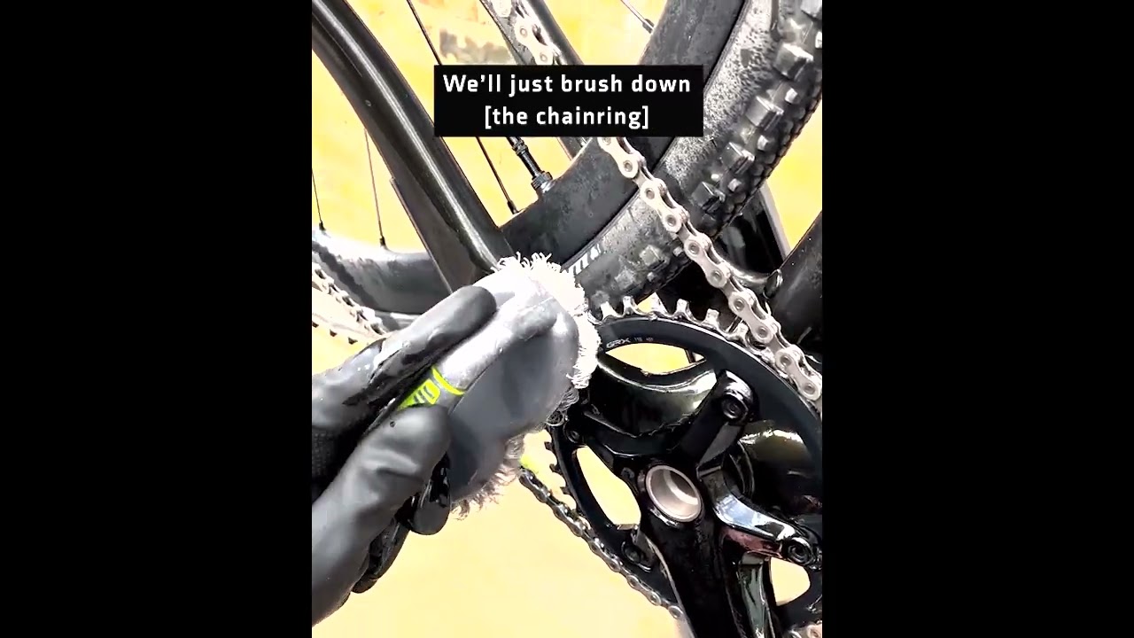 Deep Cleaning A Waxed Chain (On The Bike) with UFO Clean