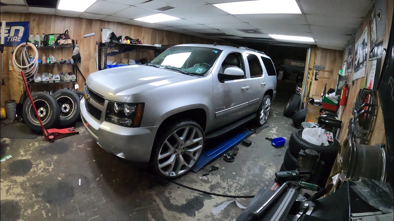 Chevrolet Tahoe 2013 года на 28-х дисках с установленным комплектом для выравнивания подвески, Si...