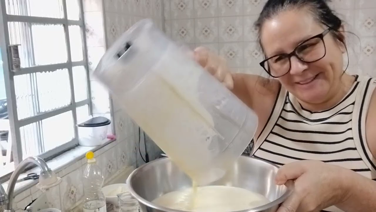 Receita bolo de milho com cobertura de goiabada um ótimo sábado a todos 😘