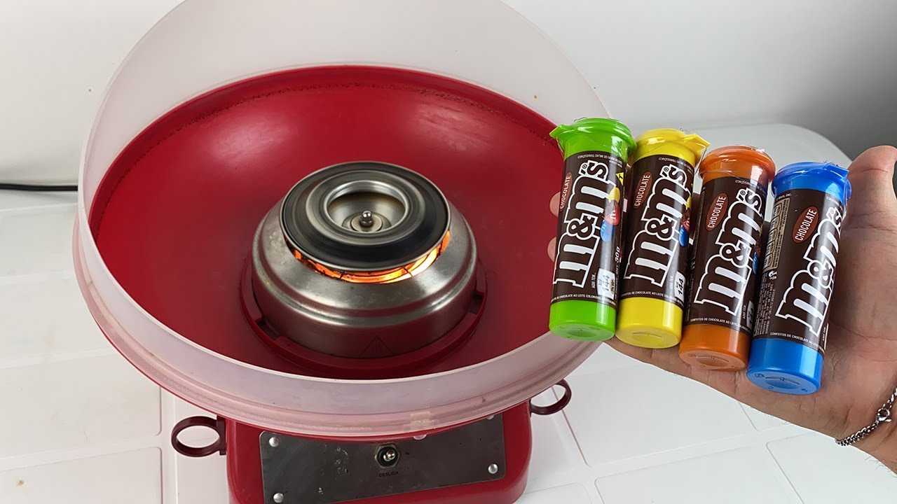 COLOQUEI CHOCOLATE M&M's NA MÁQUINA DE ALGODÃO DOCE E OLHA O QUE VIROU!!