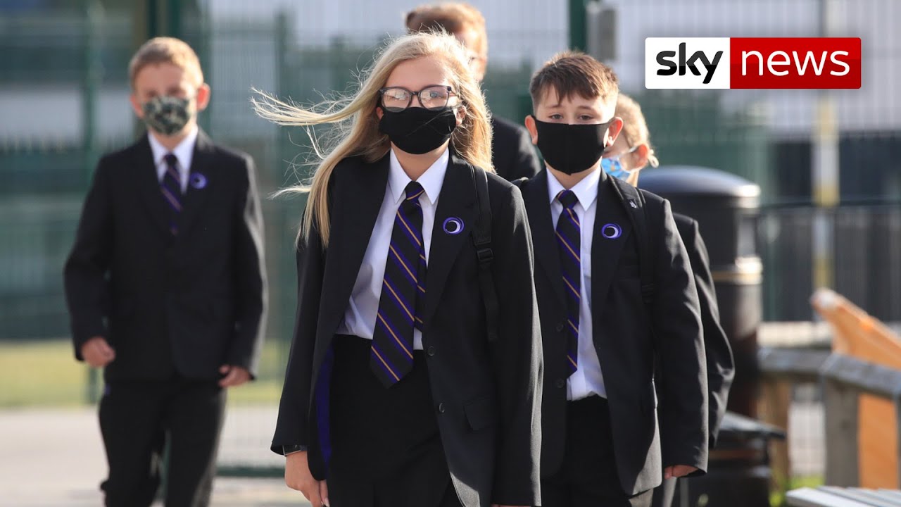Coronavirus: Should schools stay open?