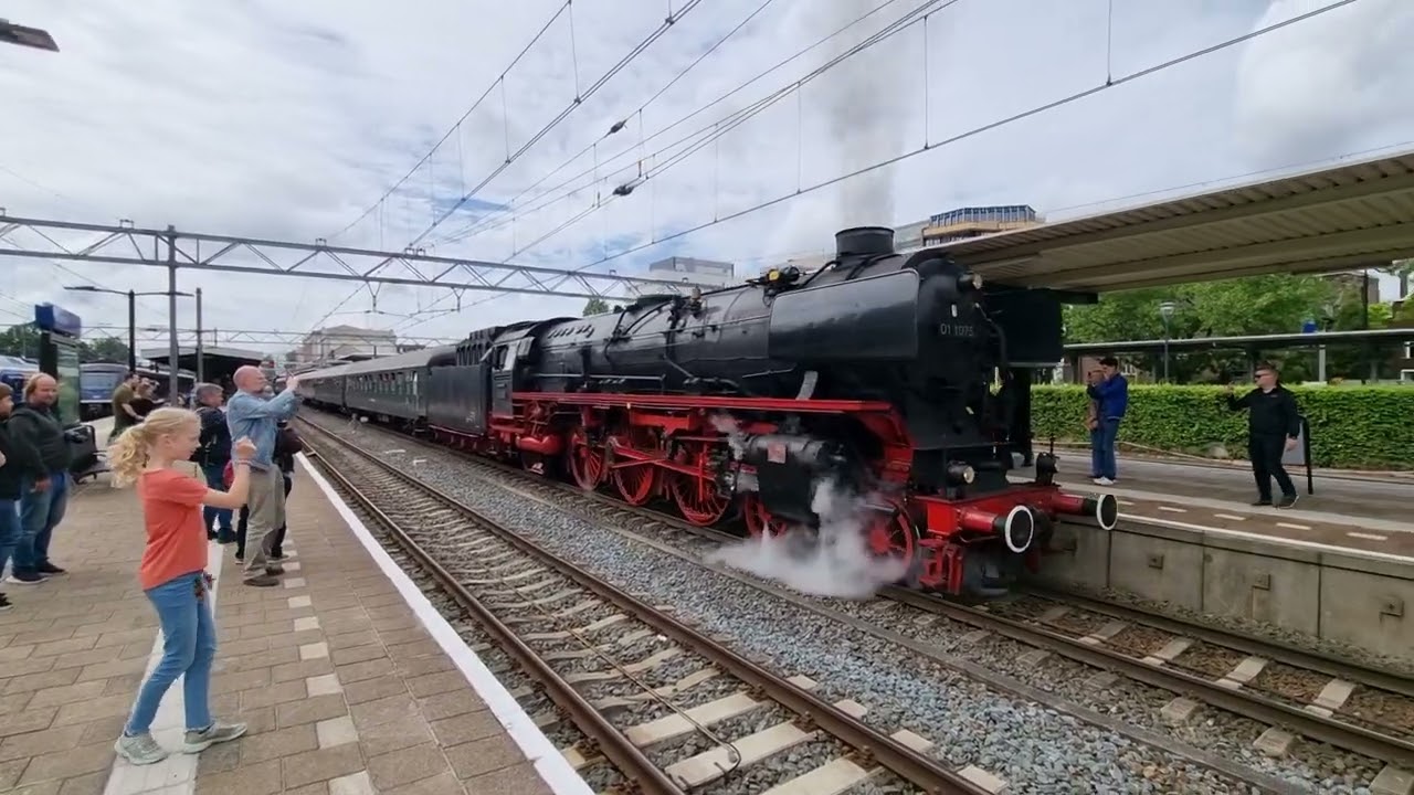 SSN 01 1075 & SSN 23 023 vertrekken uit Dordrecht