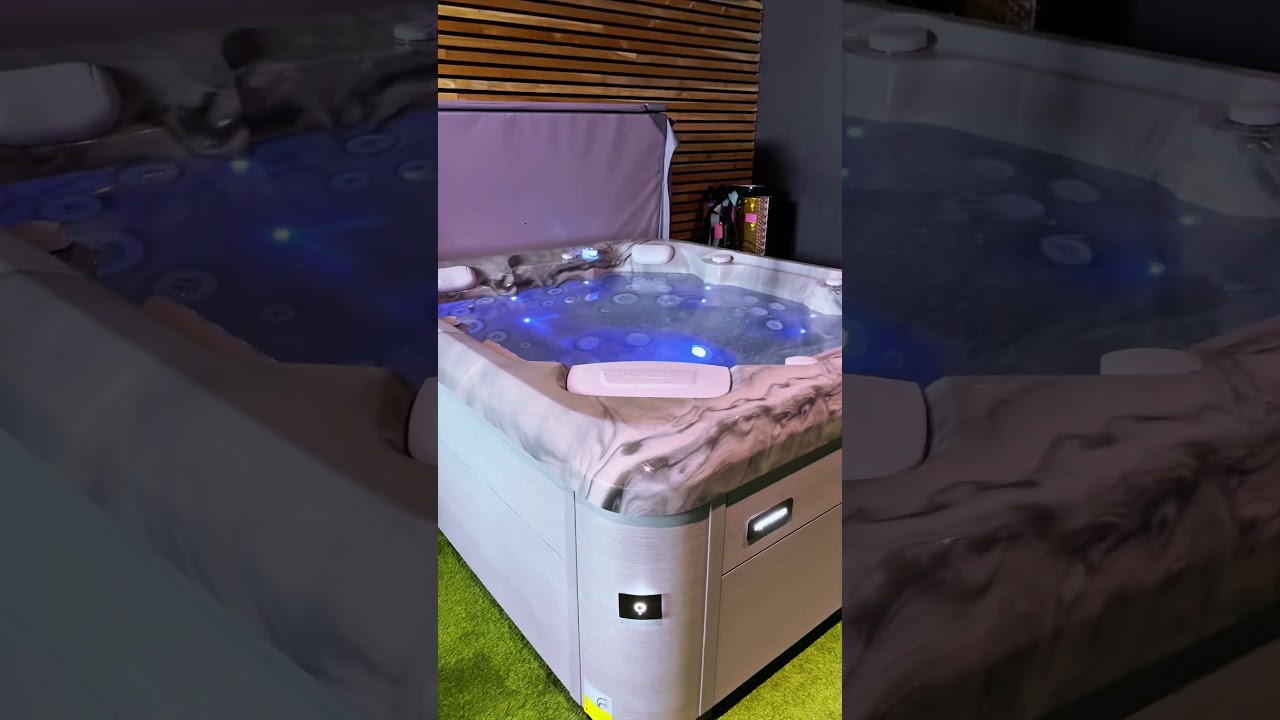 How good does this AquaSolus Aspen Hot Tub look!? 👀 #hottubs #hottub #jacuzzi #outdoorliving #spas