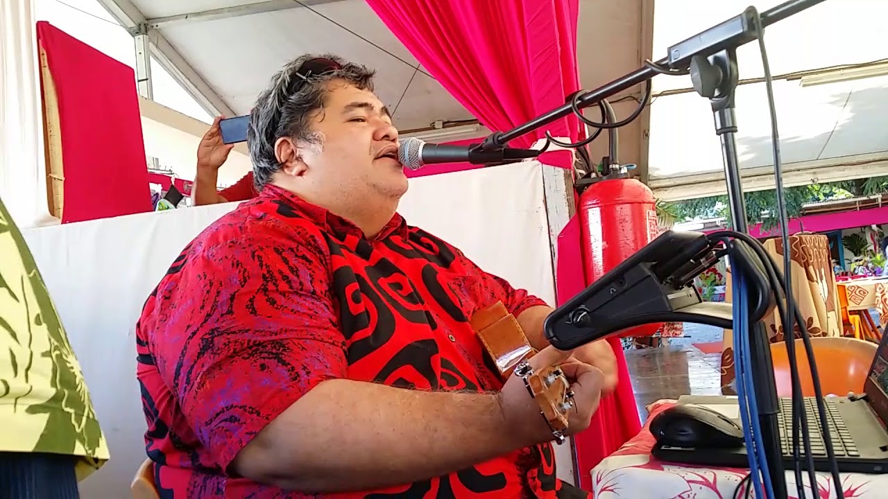 HULA AVEC TONTON ALBERT ET TAMBOURIN 12 07 2018