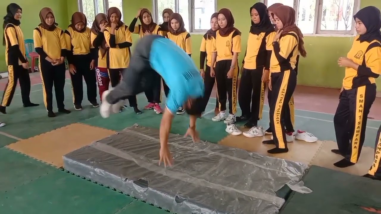 Senam Lantai kelas 12 IPS 1