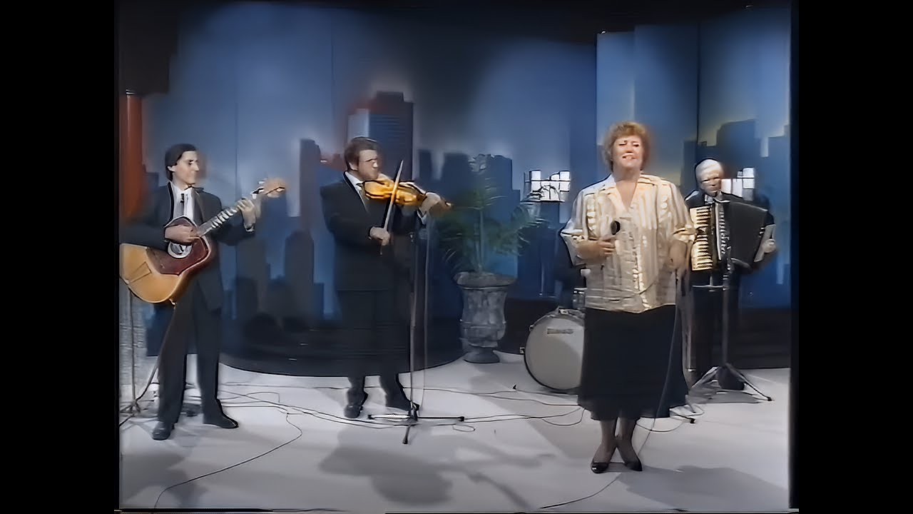 Petranka Kostadinova - Vo Strumica na ulica; Ubavo Makedonče; Ne kažuvaj libe dobra noḱ
