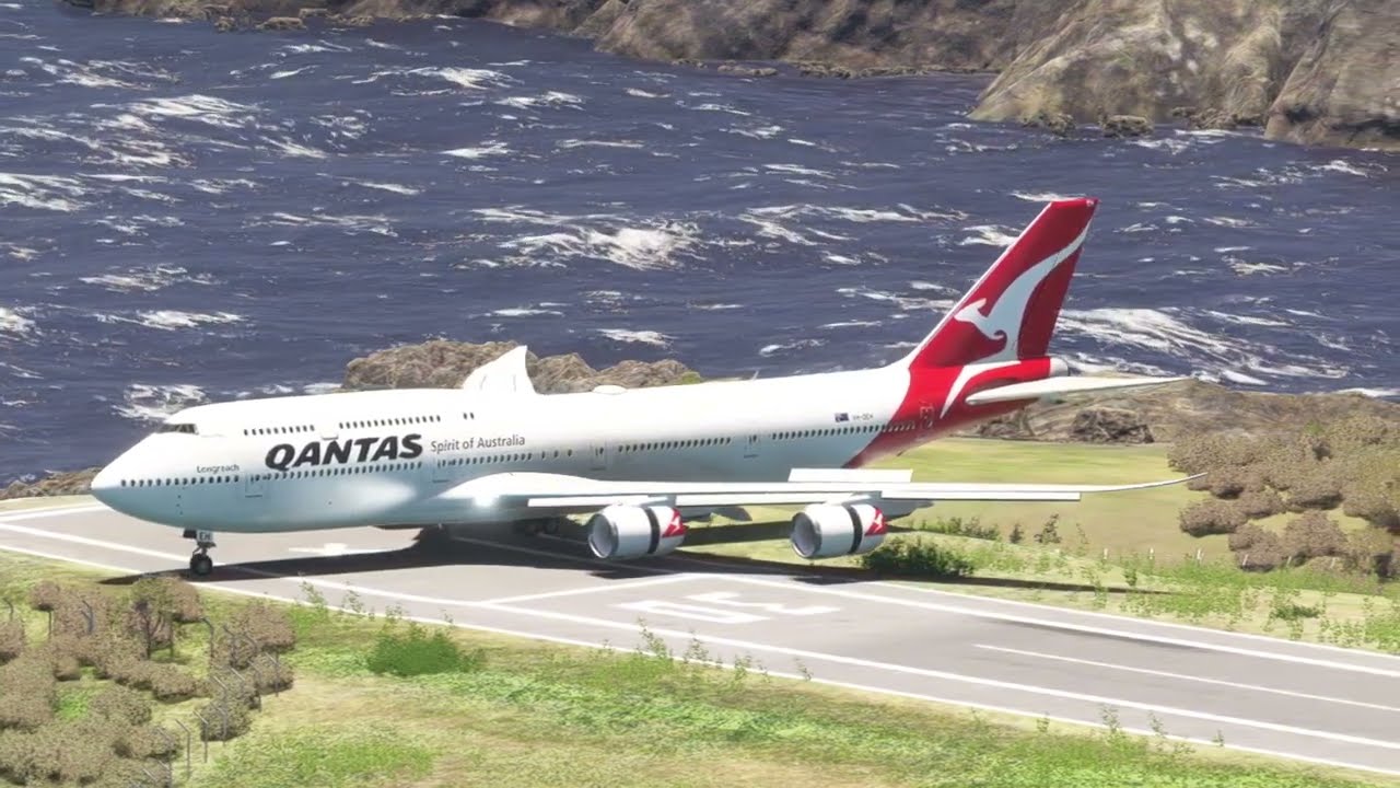 The Largest Aircraft Boeing 747 8 Qantas Airways TakeOff on Short Runway [2K]