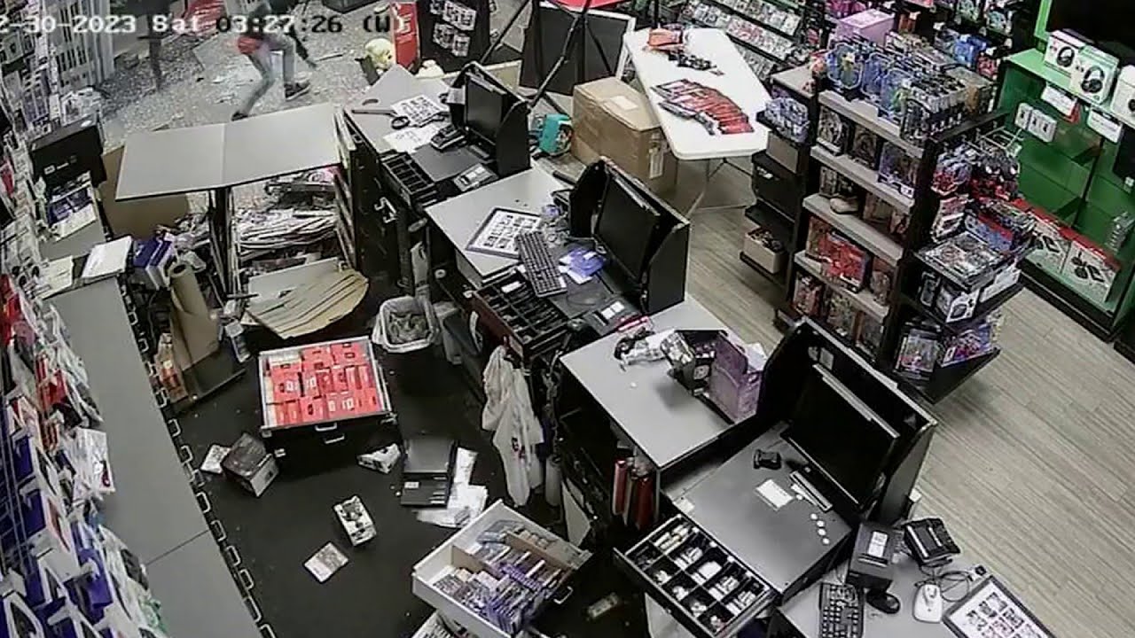 New video shows inside of GameStop smash-and-grab in Jacksonville