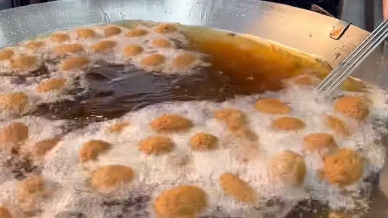 Abou Rami, king of falafel in Sindon Lebanon أبو رامي ملك الفلافل في صيدا