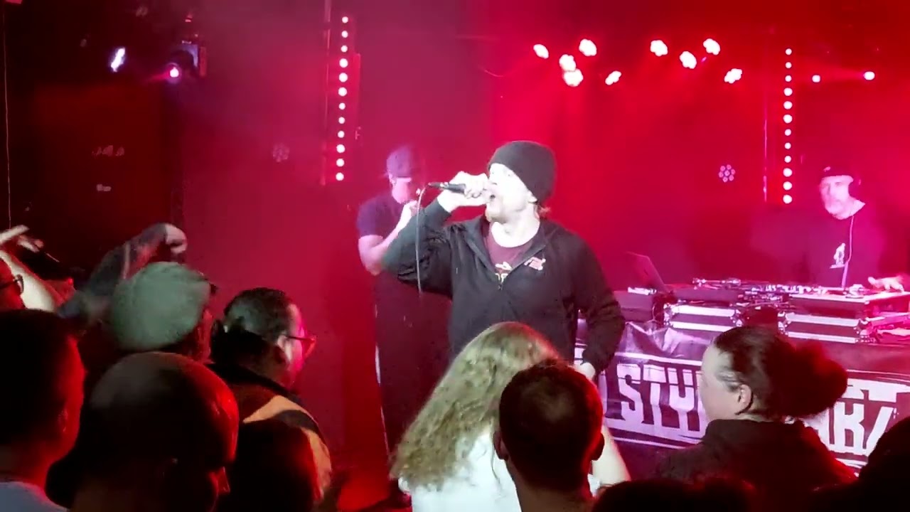 Ferris MC - Viel zu spät LIVE in Düsseldorf (09.03.2024)