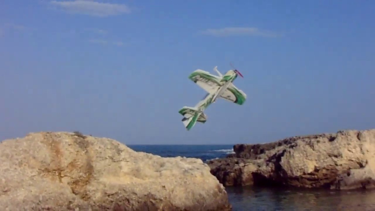 Augusta (Sr) | Aereo sfiora il Mare - Volo a Pelo d'Acqua |  Piaget Rc Plane