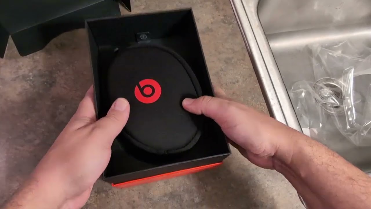 Beats Solo 2, Black and Red Color Variant