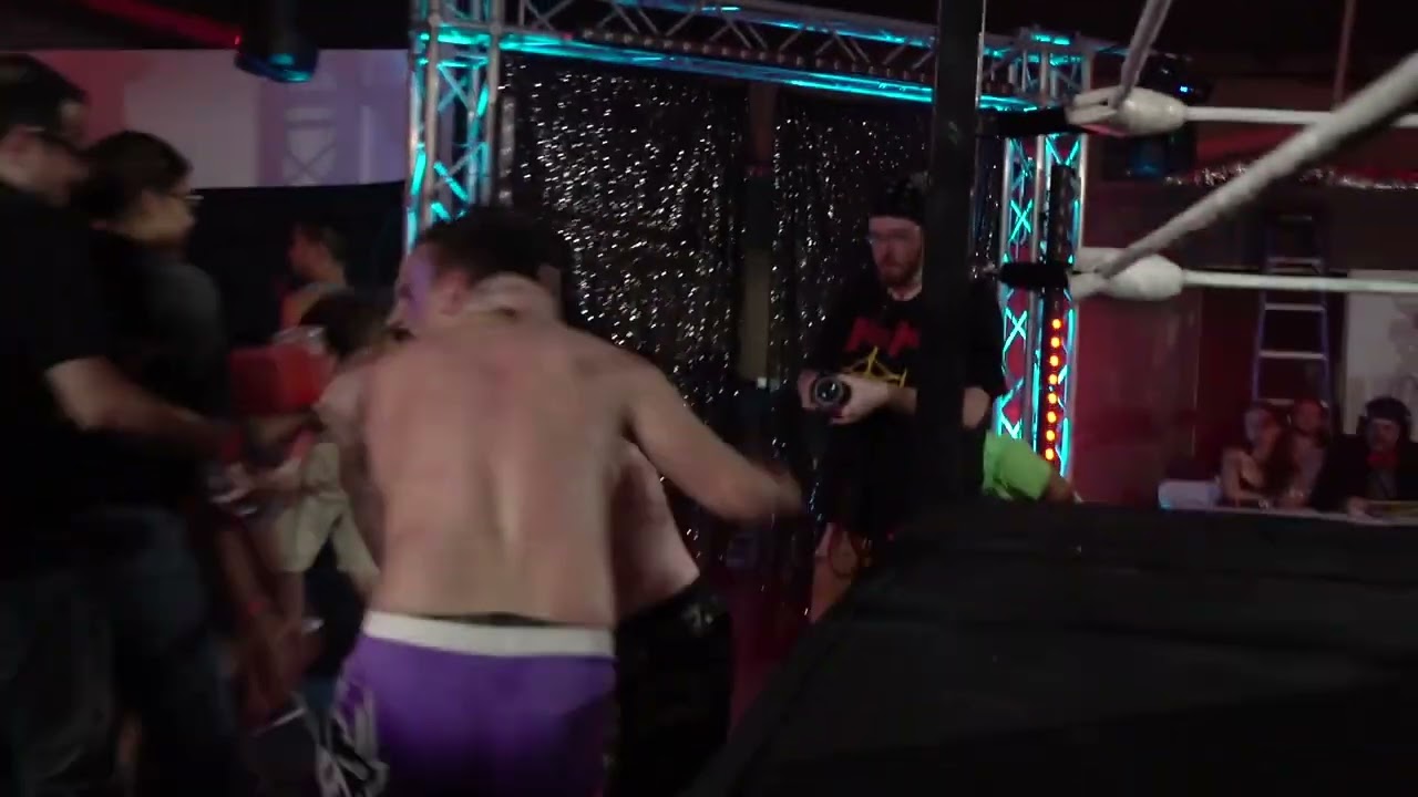 Highlander McColl vs Spyder Warrior, Maverick Pro, Los Angeles
