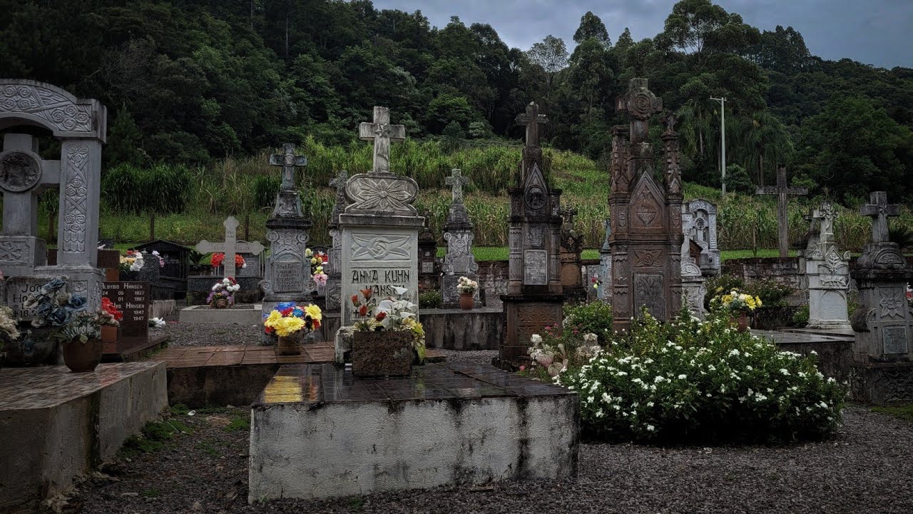 ELE NOS CONTOU HISTÓRIAS TRISTES E ASSUSTADORAS DE MAIS DE 100 ANOS DESTE VILAREJO!