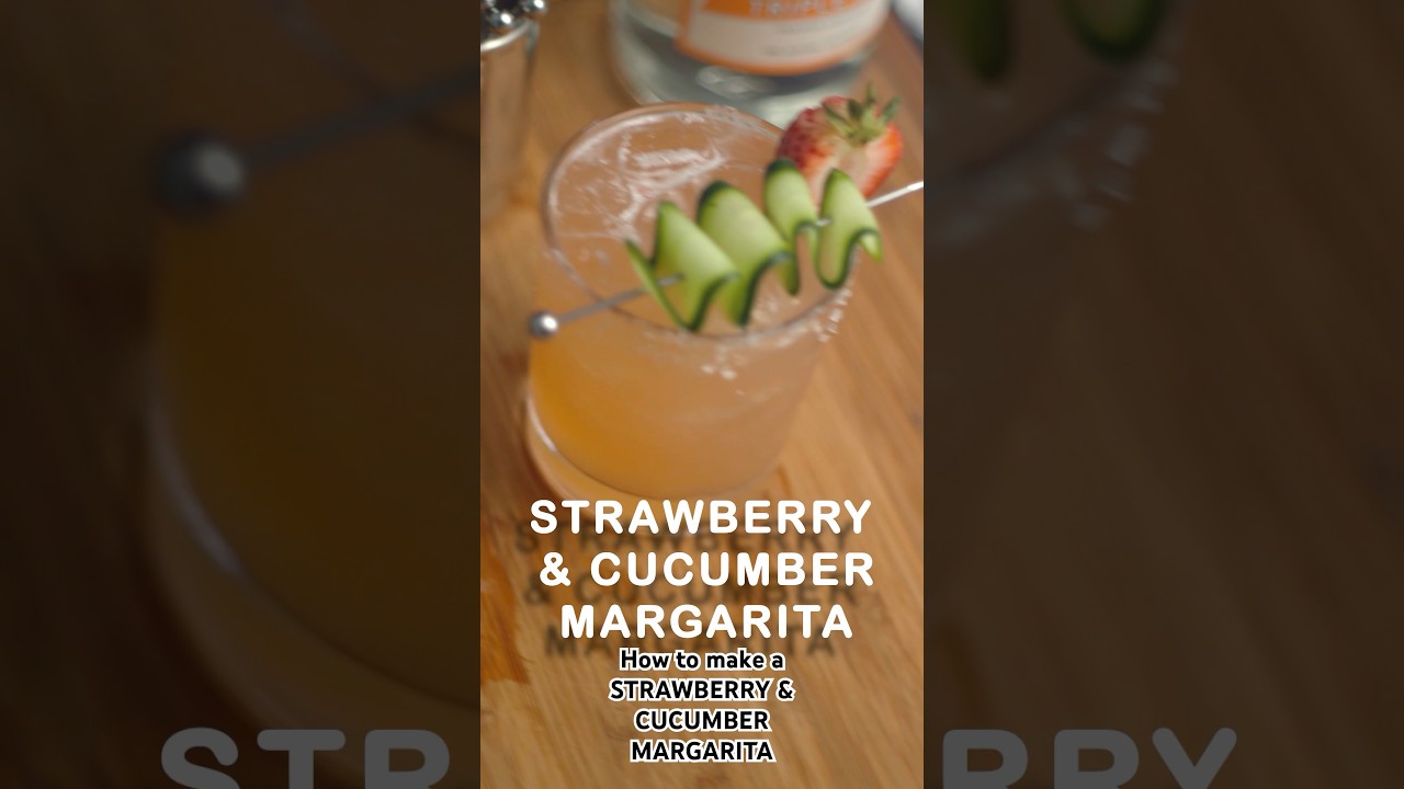 How to make a STRAWBERRY & CUCUMBER MARGARITA #cocktailhour #margarita #easycocktail