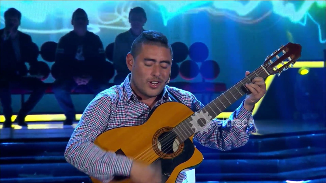 Increíble: cantó cómo si fuera un disco rayado