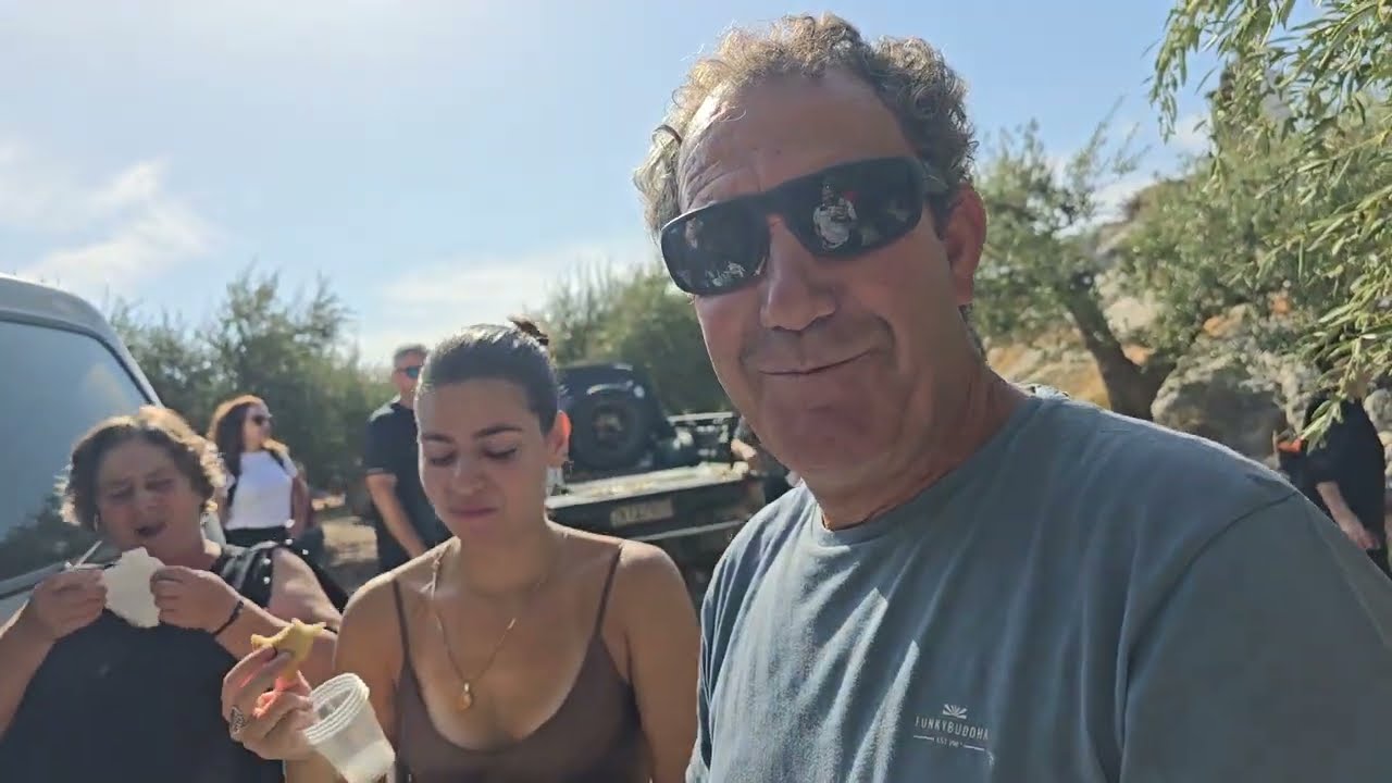 Κουλουράκια της γιαγιάς Ευγενίας  στην Λυγιά  Μπραβω σε όσους κρατάνε κέρασμα στην μνήμη των νεκρών