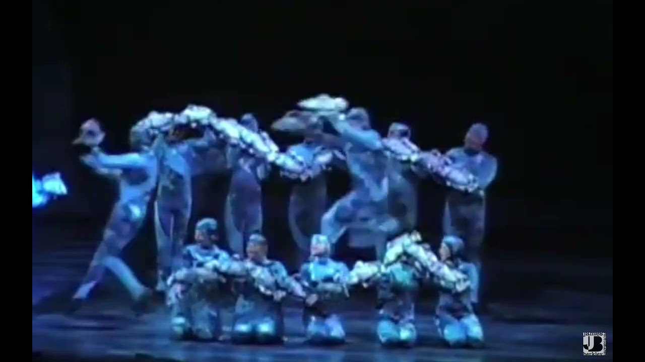 Finding Nemo the musical moonfish Marlin Dory acrhor Bruce chum Mr Ray crush bubble Deb Gill 2011