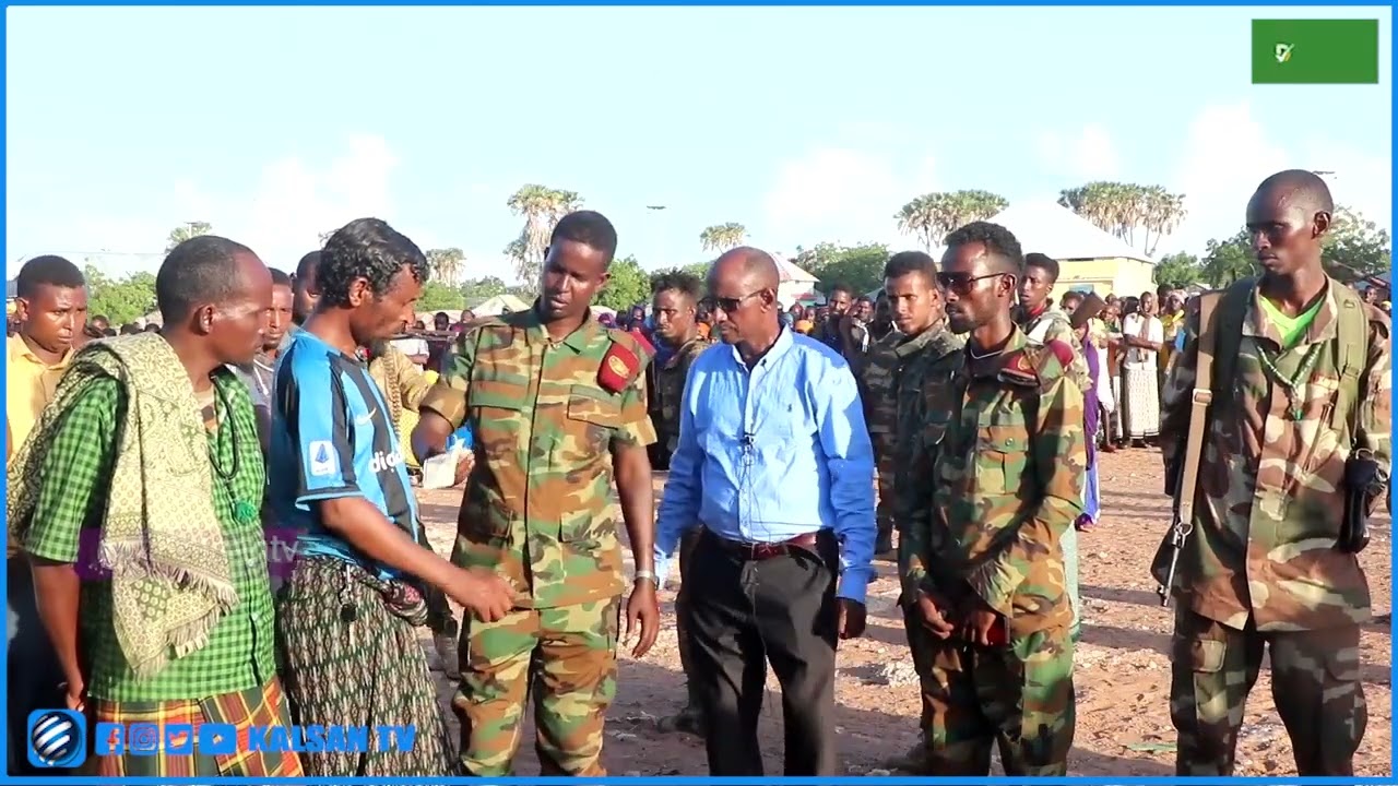 Gudoomiye Cali Jeyte Oo Lacag 10 Kun Oo Dolar Siiyay Askar Shalay Soo Dishay Laba Nin Oo Shabaab Ah.