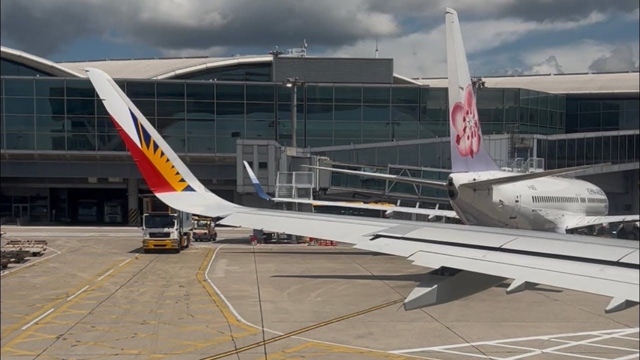 Airbus 321-200 Philippines Airlines in the Skyline from Hong Kong to Manila