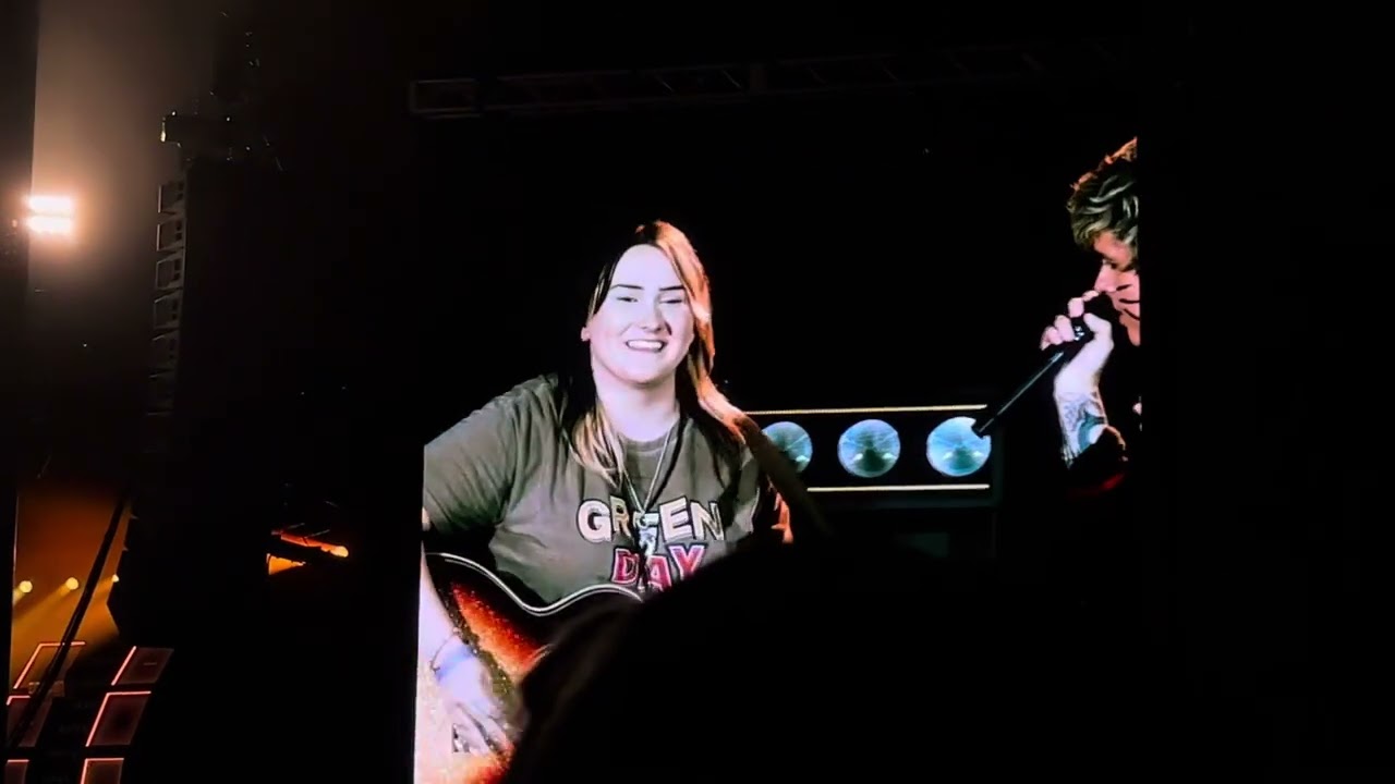 Green Day - Good Riddance Live in Kansas City with a Guest Guitarist