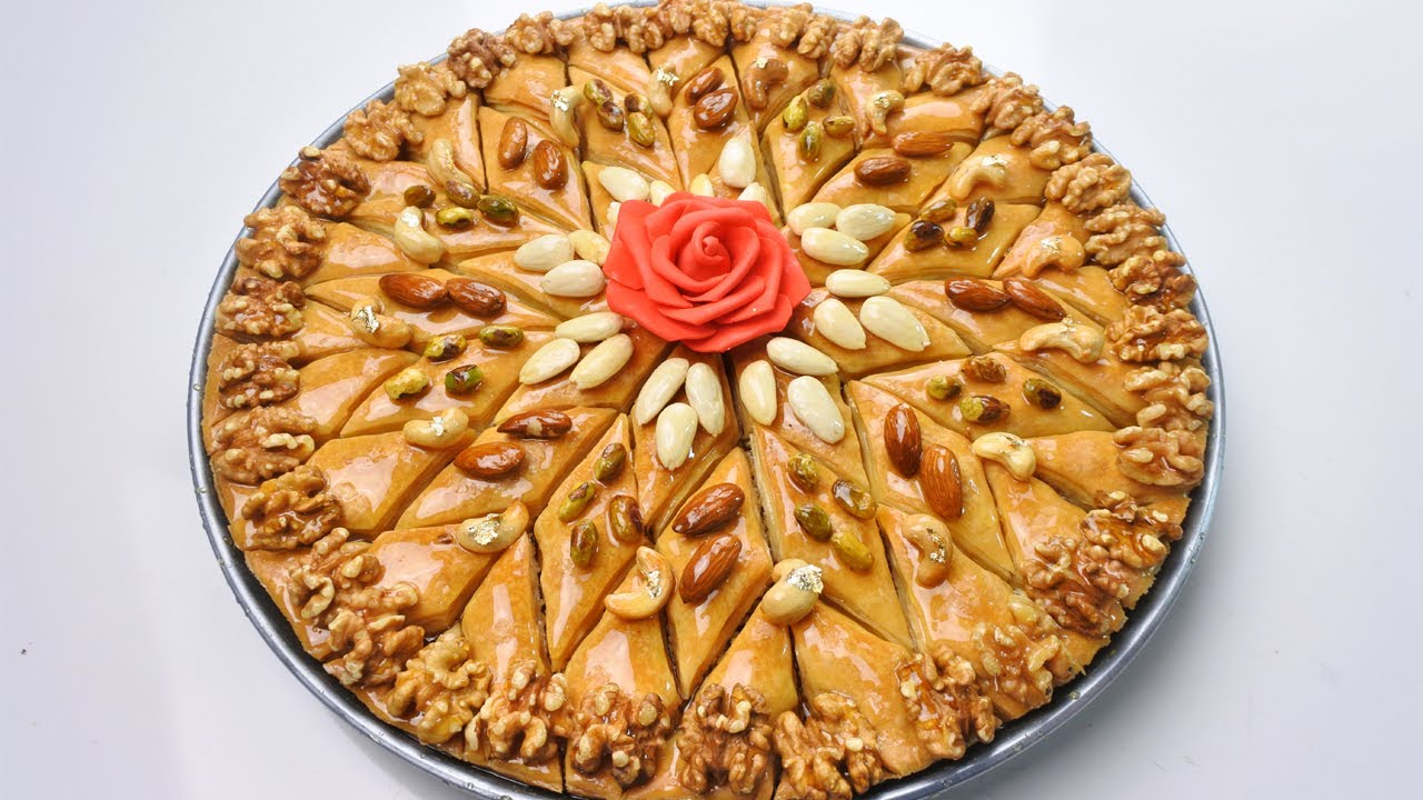 بقلاوة مورقة ومقرمشة داءرية بدون آلة التوريق مع طريقة التقطيع و قياس الحشو اللازم وكل اسرار نجاحها