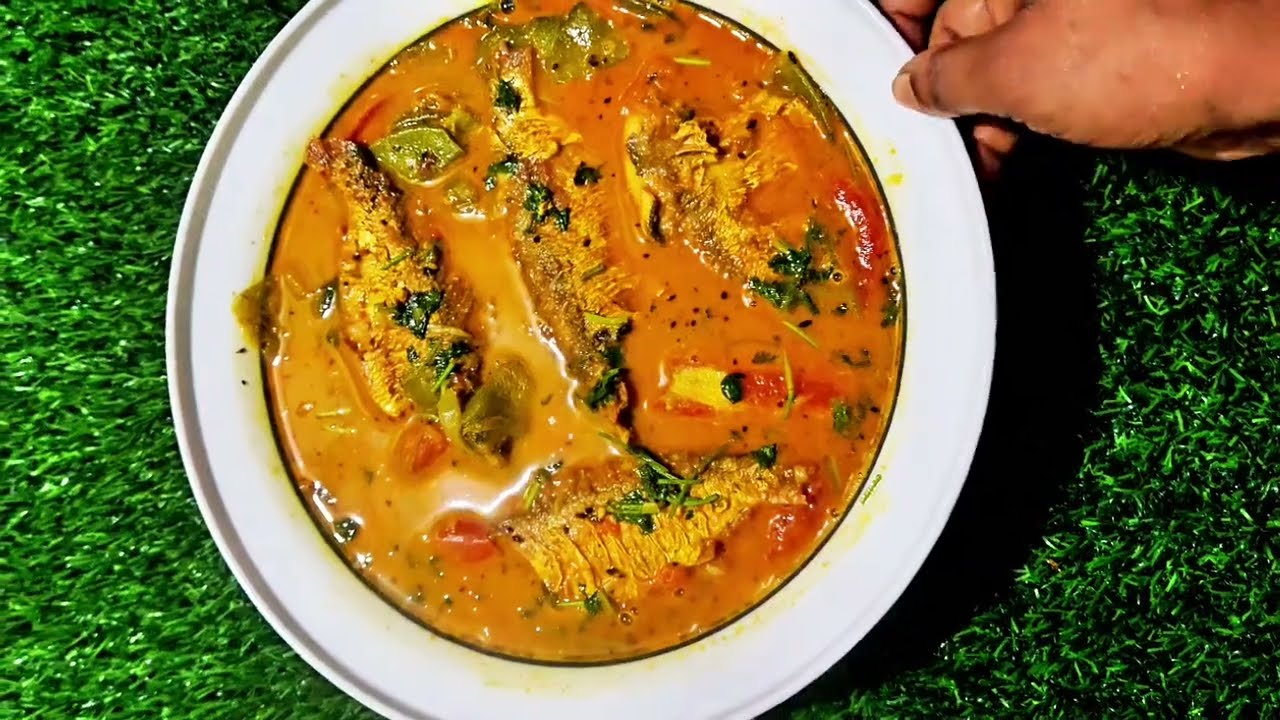 সিম আলু ও টমেটো দিয়ে সামুদ্রিক পুটি মাছের রেসিপি l Cooking Channel l Papri Kitchen & vlog.
