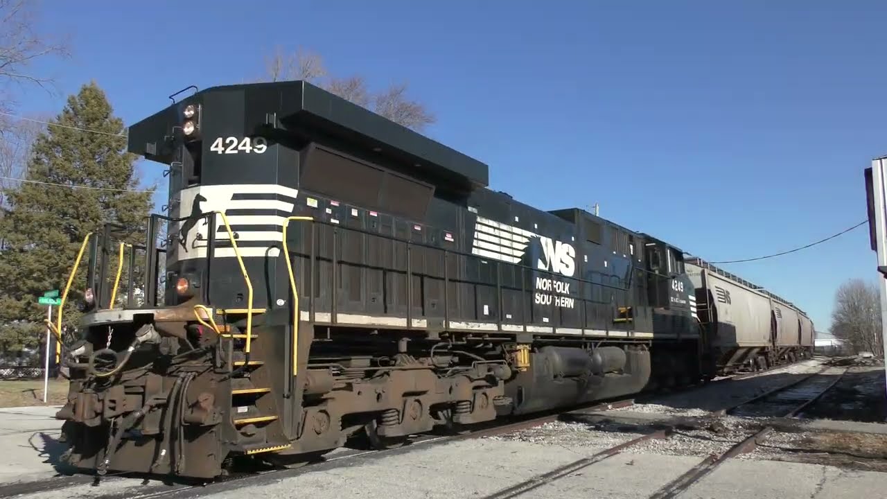 NS 4249 west at Greentown 1-12-2026