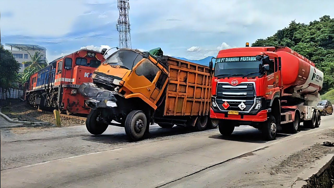 Kereta Api Panjang VS Truk Pasir, Truk Tangki Pertamina, Truk Molen, Truk Oleng, Truk Joget