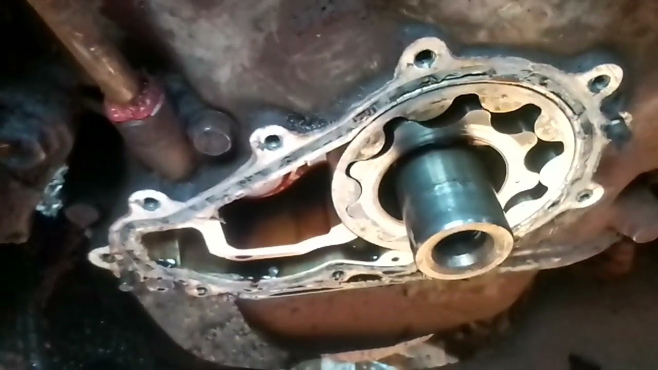 Land cruiser (look like) oil pump checking due to single appearing.
