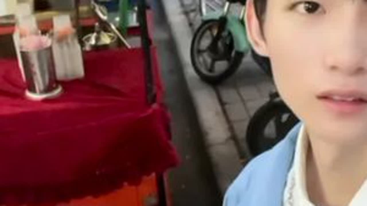 横店演员老家摆摊 生意刚好起来 就遭遇同行恶意竞争  ·#鲜榨橙汁 #真实生活记录 #艺晗重感情做自己